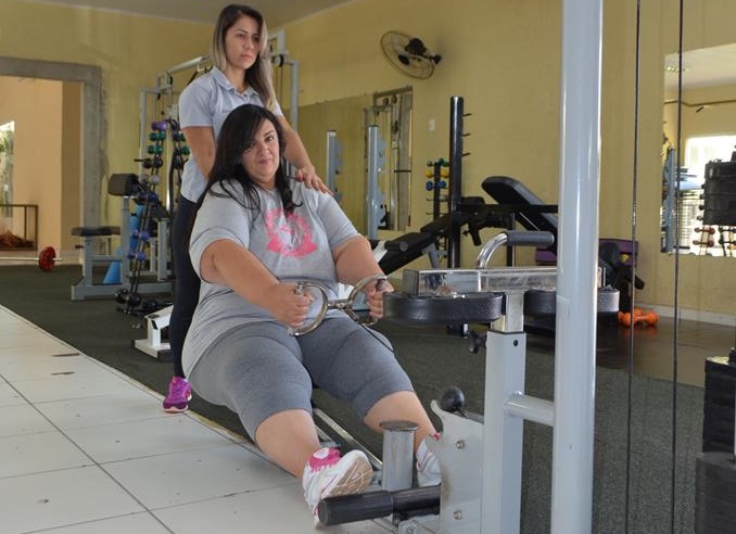 Mara realizando exerc&iacute;cios nos equipamentos da Academia Life &ndash; Foto: Glaucia Piovesan/Jornal da Nova